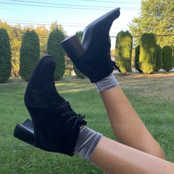 Vintage Joan &David Suede Boots! 🖤 - Picture 2 of 5